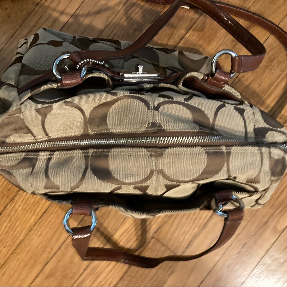 Coach Logo large purse with dust bag - Picture 7 of 7